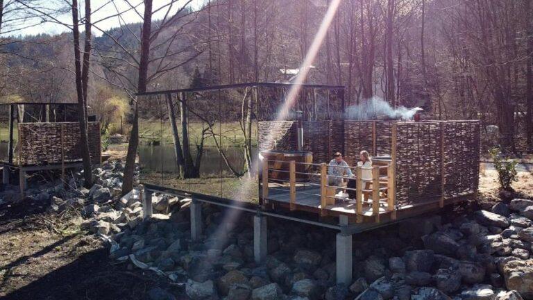 Lodge cube miroir design qui se fond dans la nature ardennaise avec bain nordique à La-Roche-en-Ardenne