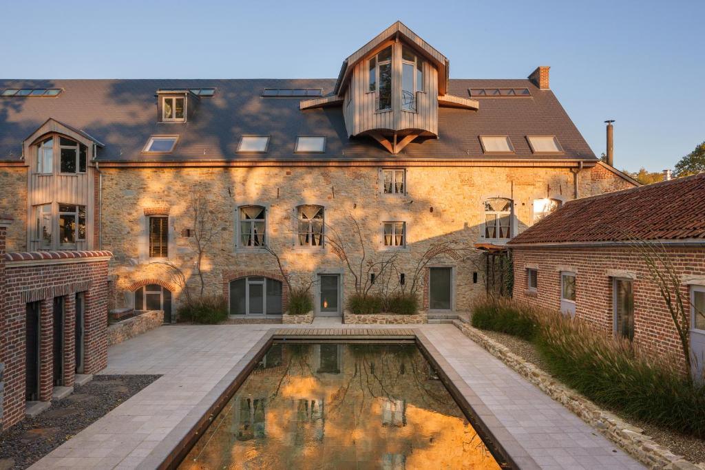 Suite de luxe au Ne5t Hotel & Spa Namur avec piscines et espace wellness