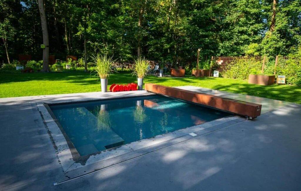 Piscine extérieure chauffée dans le jardin "Adult Only" à Mons