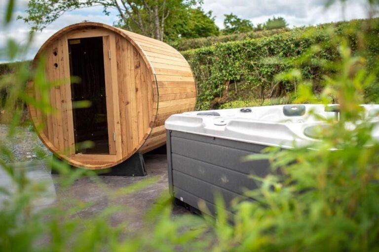 Espace bien-être moderne avec sauna et bain à remous à La-Roche-en-Ardenne